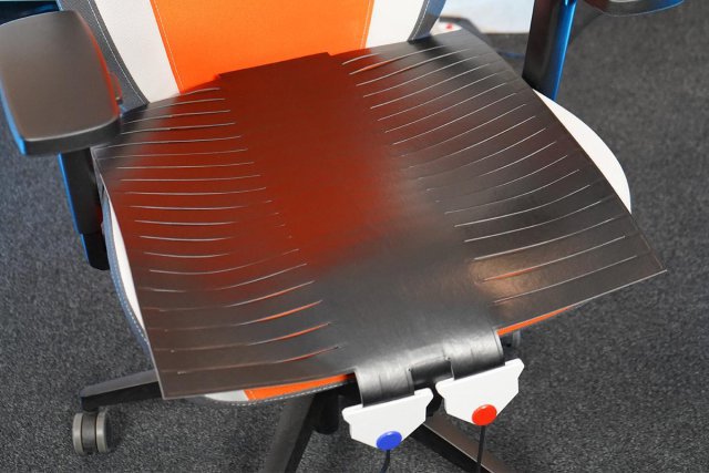 Die Druckverteilung auf der Sitzfläche wird im Test mit einer medizinischen Sensormatte gemessen. 