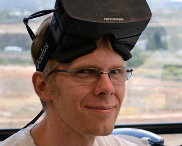John Carmacks derzeit bekanntestes Foto: Der Doom-Schpfer ist von Palmers Rift so begeistert, dass er id Software verlsst und bei Oculus VR als Technischer Leiter einsteigt.