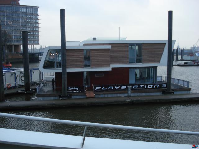 Der PS3 BRANDSPACE ist ein Designer-Hausboot im Hamburger Hafen. Sony Computer Entertainment Deutschland prsentiert hier die PS3. 1699854