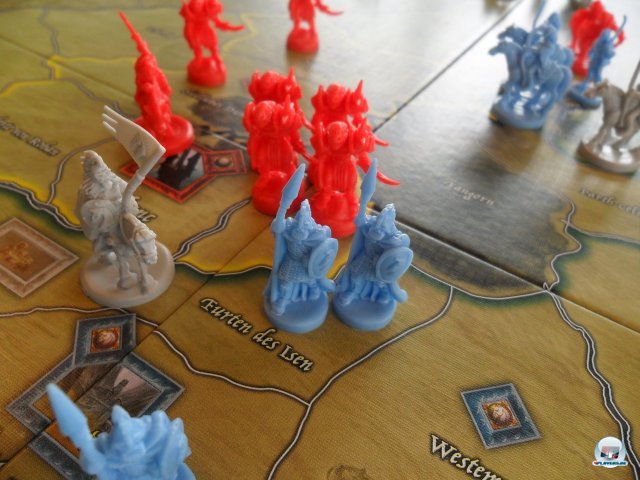 Rot gegen Blau, Sauron gegen die freien Vlker: ber 200 Plastikfiguren bevlkern die Karte.