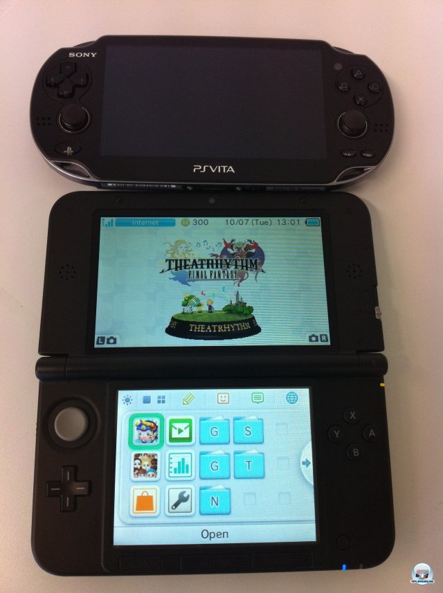 Den Grenvergleich mit der Vita muss der 3DS XL nicht scheuen, die Bildschirme sind fast gleich gro.