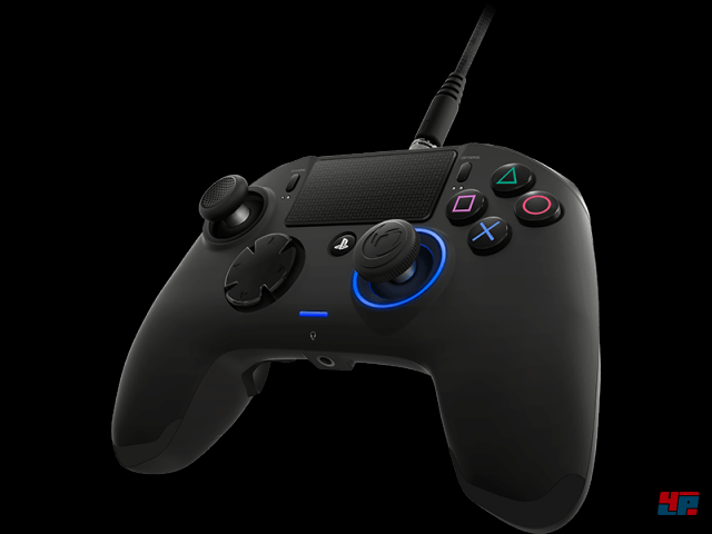 Fr PlayStation-Spieler ungewohnt: Die asymmetrische Anordnung der Analogsticks, wie man sie von Xbox-Controllern kennt.