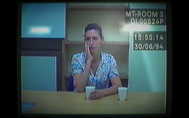 ber Suchbegriffe kann man sich zig Videoclips ansehen, in denen die Frau des Mordopfers aussagt.