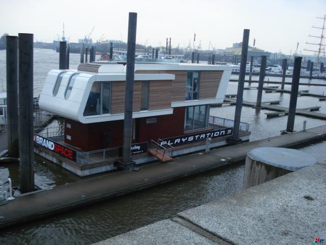 Der PS3 BRANDSPACE ist ein Designer-Hausboot im Hamburger Hafen. Sony Computer Entertainment Deutschland prsentiert hier die PS3. 1699853
