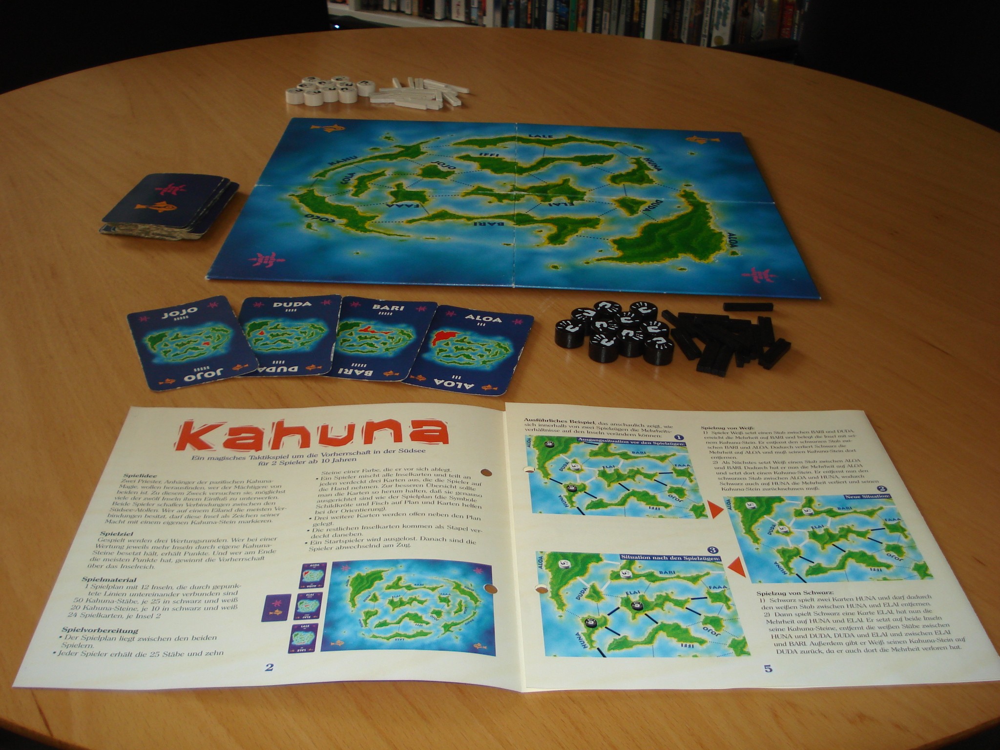 Kahuna erschien bereits 1997. Das Taktikspiel fr zwei Personen ist bei Kosmos erschienen.