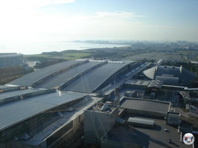 Ein Blick auf die Messehallen sowie die nhere Umgebung aus der Perspektive des gemeinen Hoteladlers. 2156453