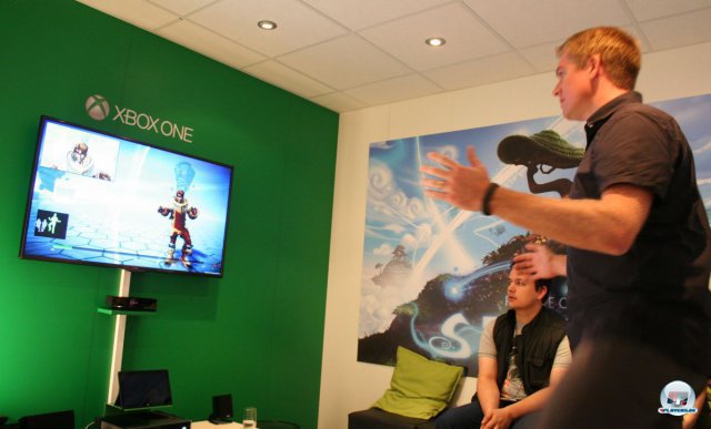 Auf der Xbox One hilft der Kinect Sensor, Posen und Sprachsamples zu erfassen.