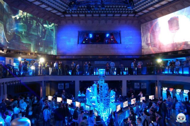 Ein Bild vom Halo-4-Anspielevent. Alles sehr blau da. 2362012