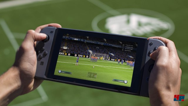 Man kann FIFA 18 sowohl am TV in 1080p als auch auf dem kleinen Bildschirm in 720p spielen.
