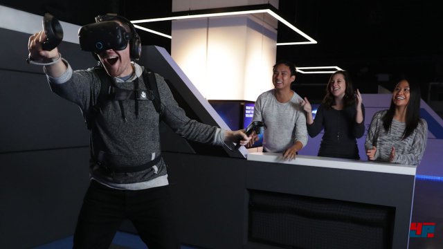 "Spaaaaaaaaa!" - hat dieser Besucher in einem Imax VR.