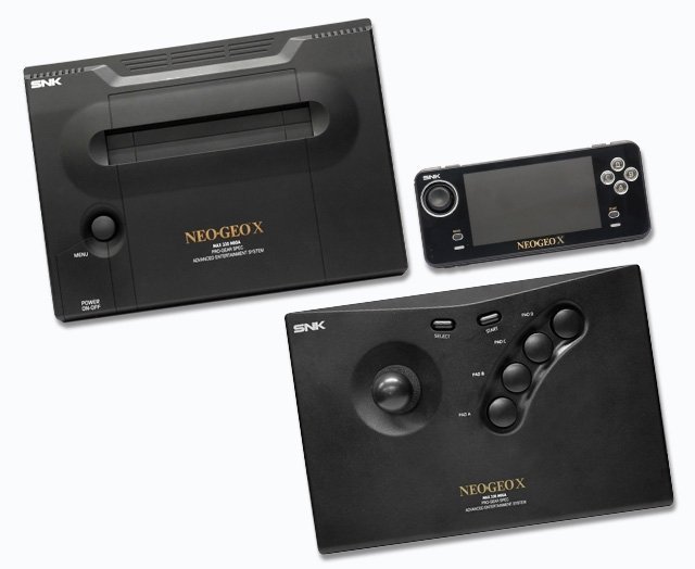 Der Inhalt der voluminsen Box: Die Andockstation, das Handheld und der Joystick - alles im Design des Neo-Geo gehalten.