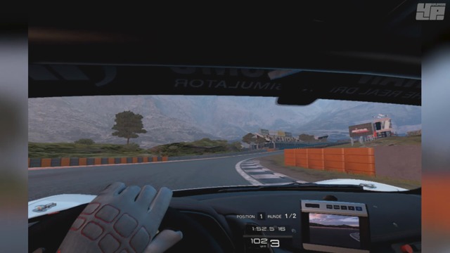 VR-Spielszenen: Im Ferrari 458 Italia ber Dragons Trail